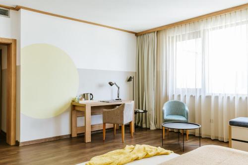 room detail thumbnail 1