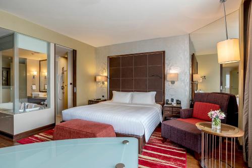 King Guest Room image 9