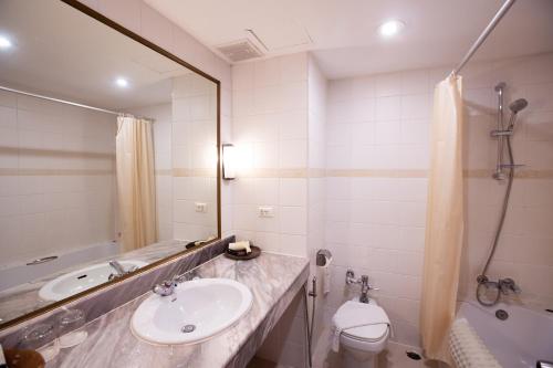 Executive Room image 1
