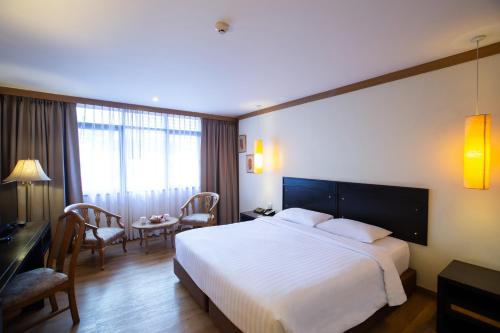 Deluxe Room image 4
