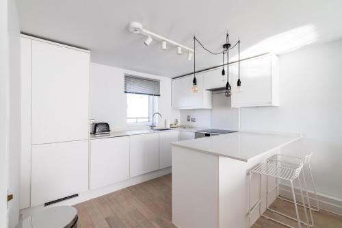 Belgravia Apartment 45 - Tap to explore photos