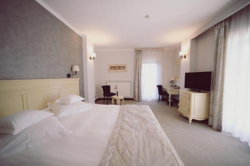 Hotel Helen - image 6
