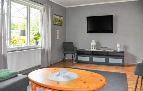 Stunning Home In Skillingsfors in Hajom