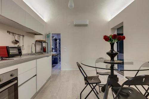 One-Bedroom Apartment image 3