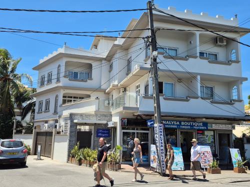 Monalysa Holidays, Grand Baie