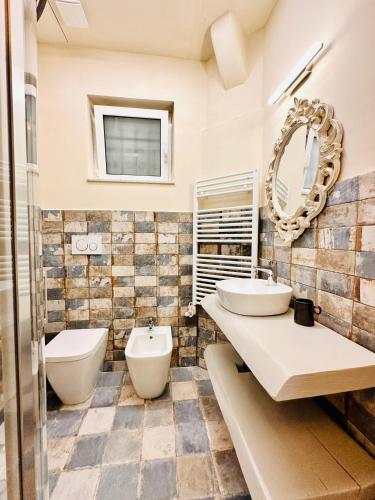 Hostdomus - Smeraldo Suite - Seafront apartment - BIKE ROOM, Finale Ligure (foto 9)