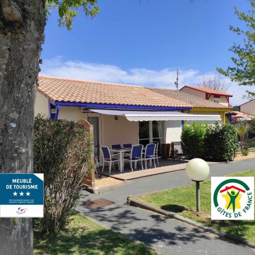 Villa dans résidence de vacances avec piscine, tennis et aire de jeux gîte à louer Port d'Albret