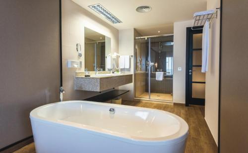 Suite with Sea View image 4