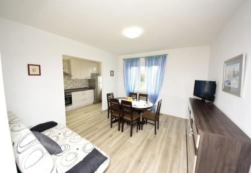 Apartment Sveto - 400 m from beach - image 14