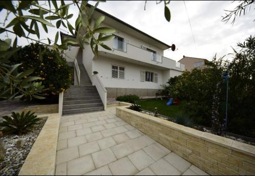 Apartment Sveto - 400 m from beach - image 9