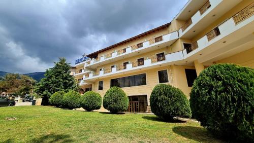 PARNIS PALACE HOTEL SUITES in Atenas