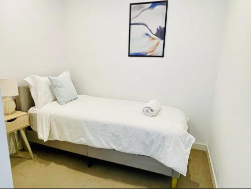 Astonishing waterview condo with Pool, Parking