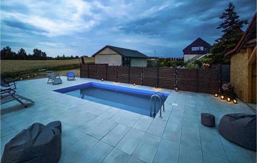 Peldbaseins, Nice Home In Stare Sady With Wifi in Jora Wielka