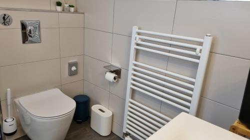 Exclusives Loft mit Klimaanlage, Parkplatz, Netflix, Disney, Wallbox, Dominos Pizza, Bahnhof Falkensee 5min - Berlin Hbf 23min in Falkensee, Deutschland