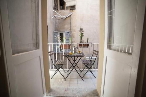 Monti 3 bedroom apartment Colisseum, Rome (photo 3)