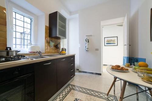 Monti 3 bedroom apartment Colisseum, Rome (photo 4)