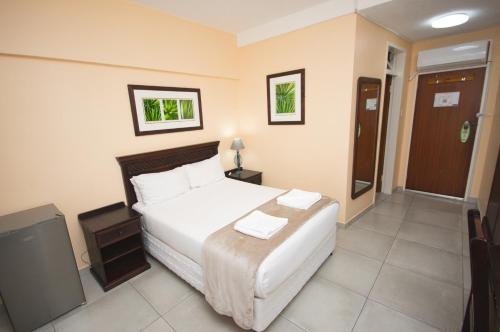 Standard Double Room image 3
