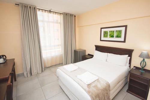 Standard Double Room image 5
