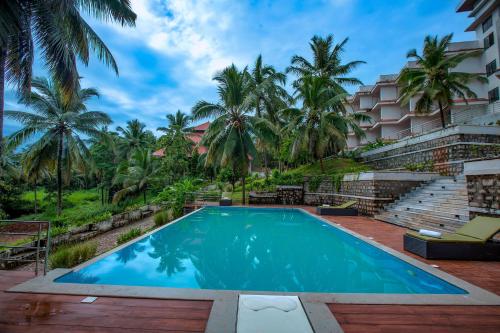 Peldbaseins, EZHIMALA AYURVEDA AND WELLNESS RESORT in Payyanur