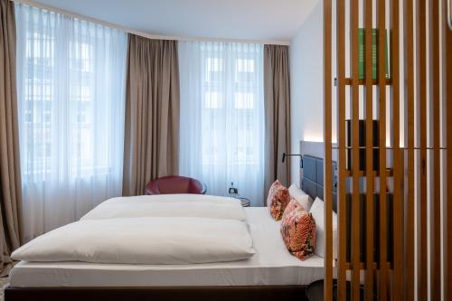 Superior Double Room image 9