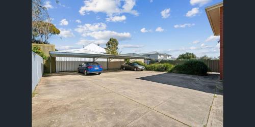 Holiday Rentals in Mitchell Park
