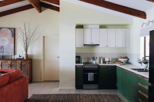 Sunset Muse - A Waterfront Home with Panoramic Views and Jetty in Wellington (SA)