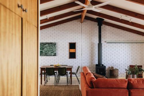 Sunset Muse - A Waterfront Home with Panoramic Views and Jetty in Wellington (SA)