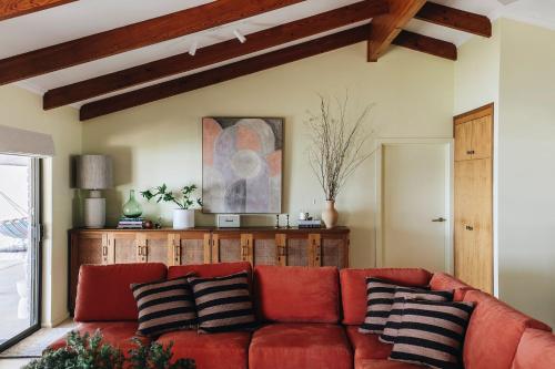 Sunset Muse - A Waterfront Home with Panoramic Views and Jetty in Wellington (SA)