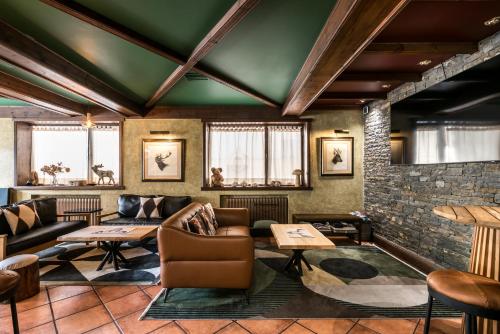Pub/Lounge, El Refugio de Aran Vielha Aparthotel in Vielha