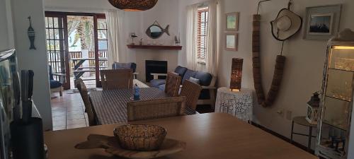 Concha at Shelley Point, Stompneusbaai (foto 8)