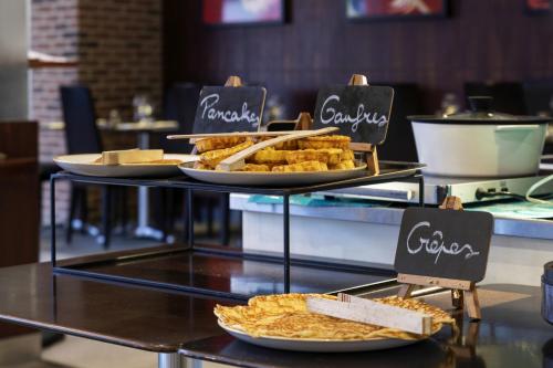 Novotel Grenoble Centre - image 2