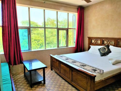 room detail thumbnail 1