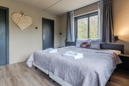 2 twin beds