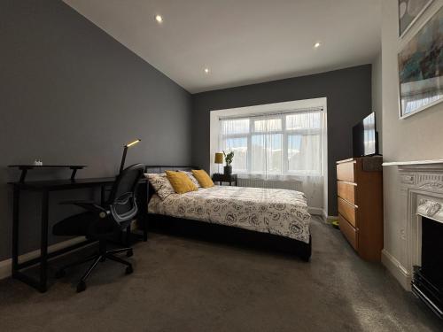 Entire house floor perfect for couples & freelancers - available for single too, Londyn