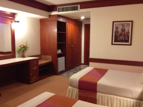 Raya Grand Hotel