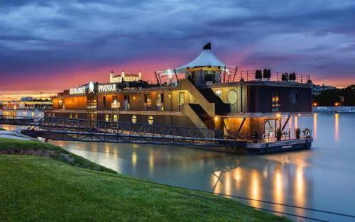 Botel - Dunajský pivovar