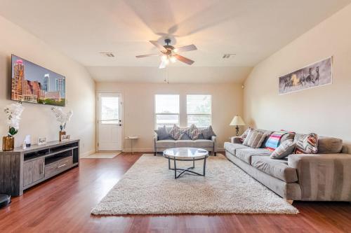 2 Story House 4 Bedroom in Buda, USA