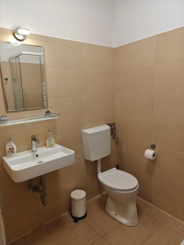 Hotel Viktoria Vienna - Photo 1