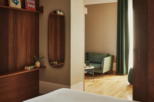 room detail thumbnail 0