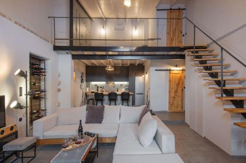 The Lavish Industrial loft gîte à louer Potamós