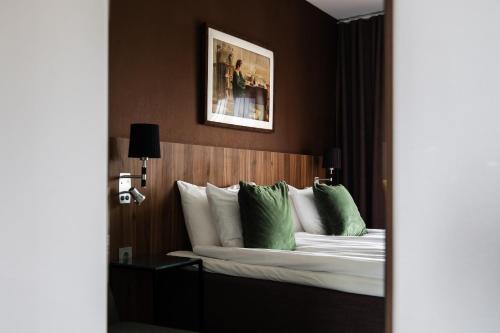 2 twin beds, 2 bunk beds