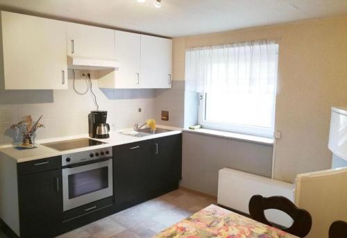 köök, Monteurwohnung in Hohenstadt A8, ULM, GUENSTIG, WIFI, SMART TV in Muhlhausen im Tale