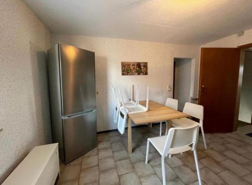 köök, Monteurwohnung in Hohenstadt A8, ULM, GUENSTIG, WIFI, SMART TV in Muhlhausen im Tale