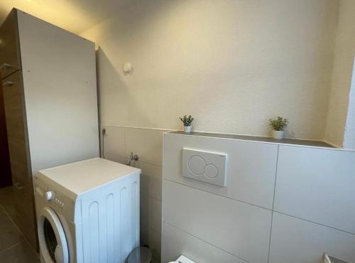 Monteurwohnung in Hohenstadt A8, ULM, GUENSTIG, WIFI, SMART TV in Muhlhausen im Tale