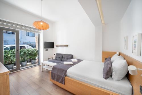 Double Room image 6