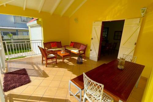 Le Carambole de JosyHouse - piscine et plage a 2mn in Pointe-Noire