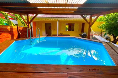 Swimming pool, Le Carambole de JosyHouse - piscine et plage a 2mn in Pointe-Noire