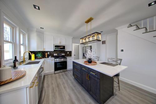 14-16 Roosevelt Ave in Hicksville, USA
