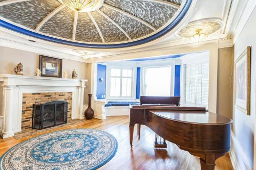 449 Massive 5 bedroom downtown in Kansas City, USA