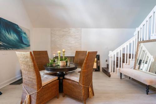 475 Massive home with beautiful backyard and pool in West Palm Beach, USA